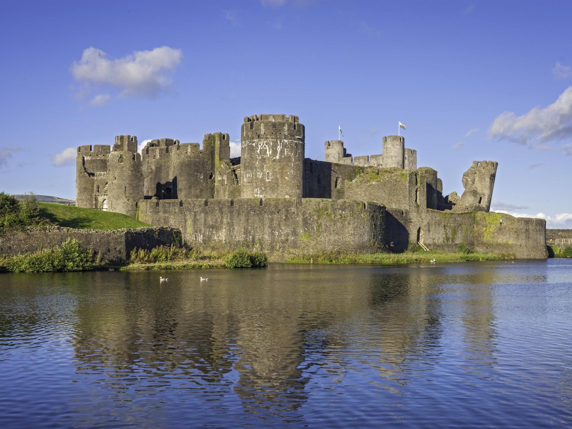 src/main/resources/static/images/CaerphillyCastle.jpg